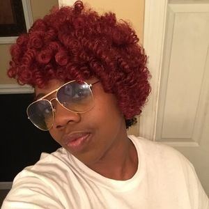 Meet your Posher, Mona